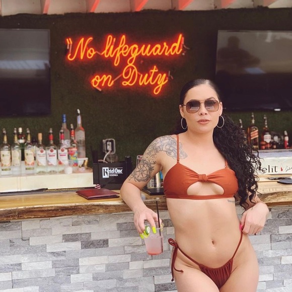 Bikini - Picture 8 of 8